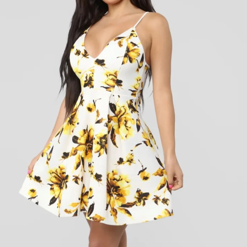 Fashion Nova summer dress date night outdoor event sexy cute pretty xs - Picture 2 of 5